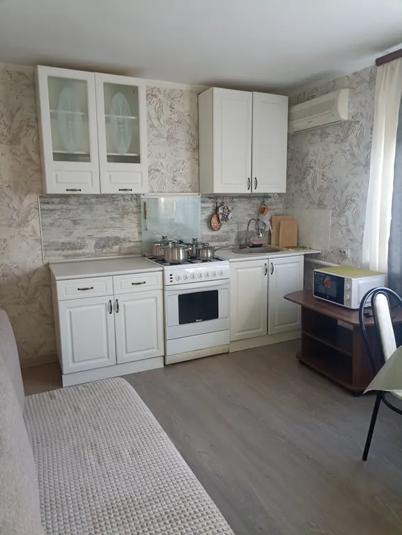 Квартира со своим двориком и стоянкой