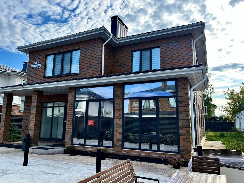 Новый стильный коттедж