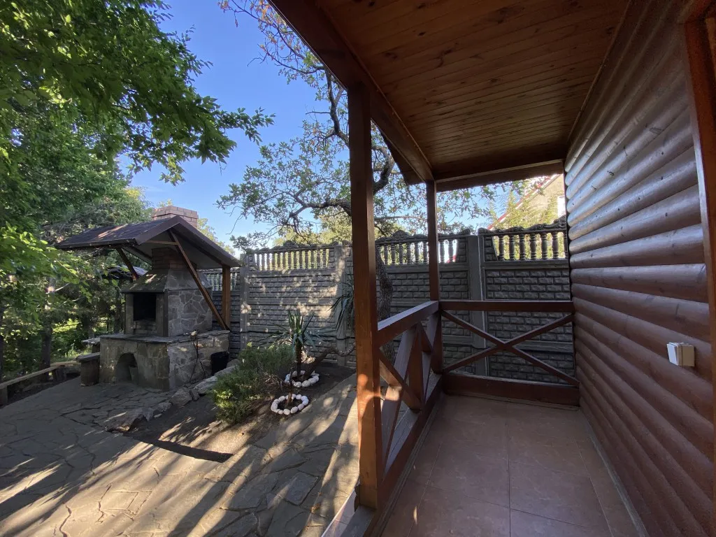 Сруб в Ялте c бассейном и сауной