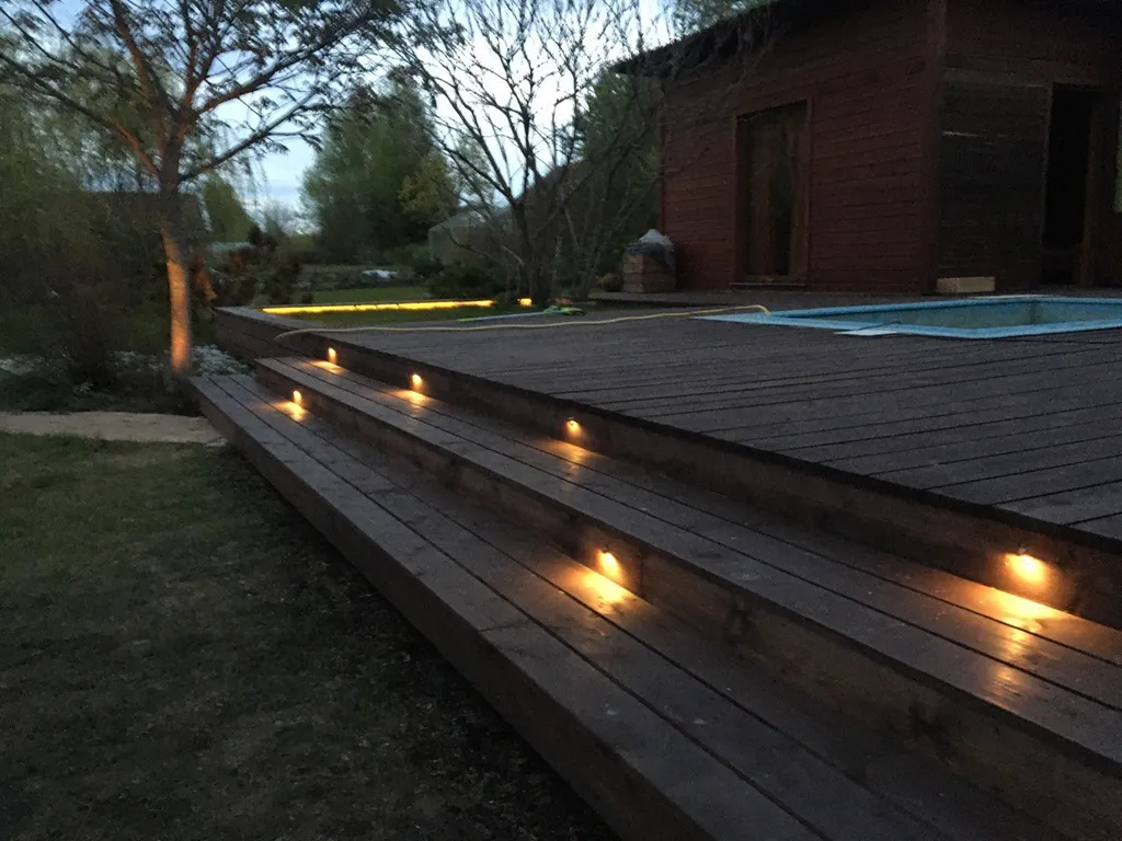 Коттедж Уютный деревянный дом с ландшафтным садом у озера — Шеметово