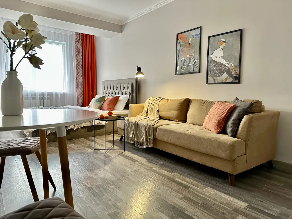 Яркая квартира Терракота в центре города с видом на Коктобе