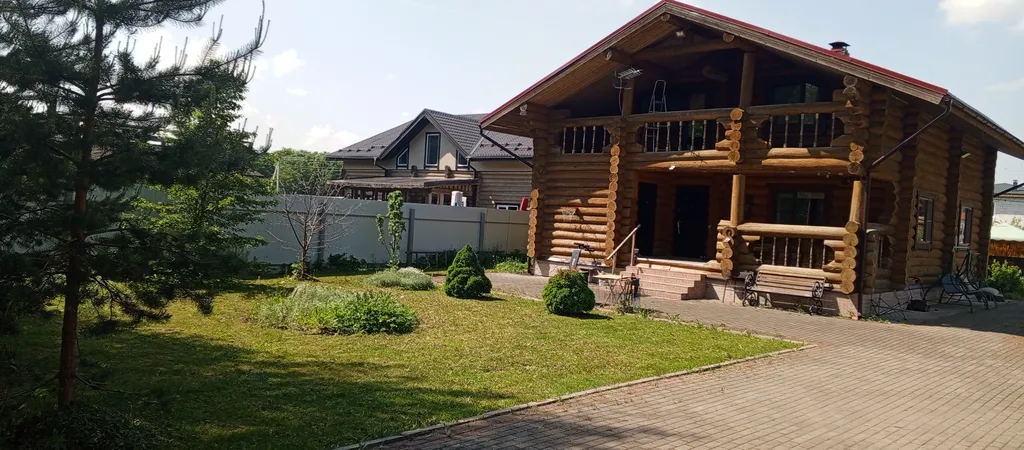 Уютный, бревенчатый дом