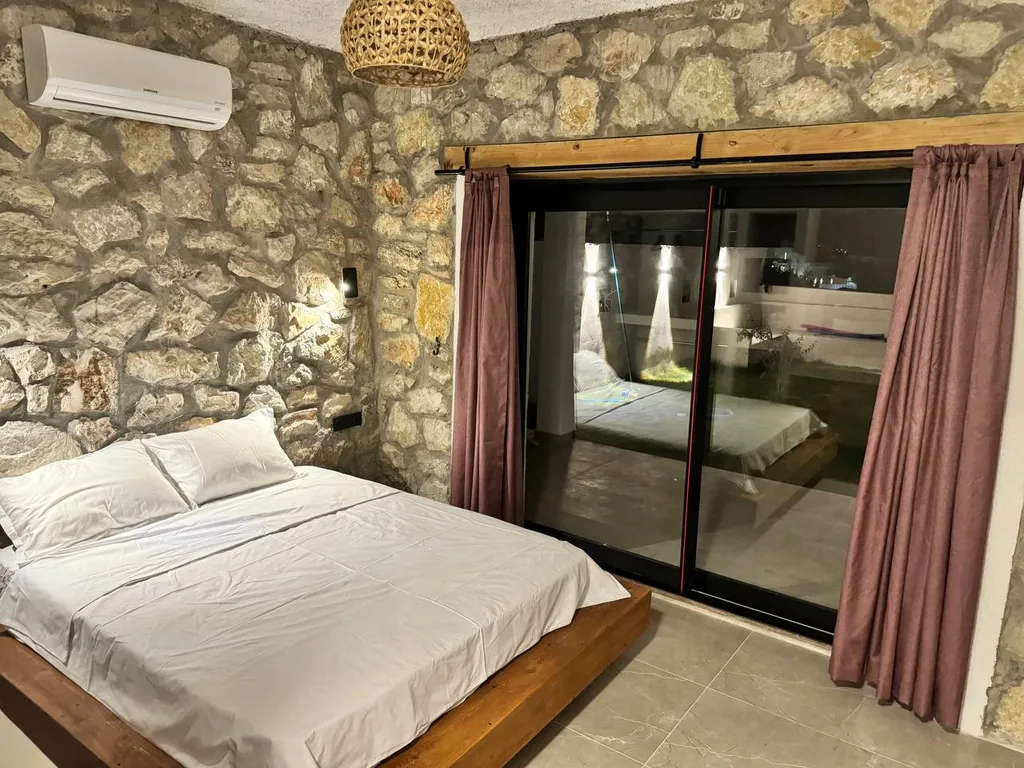 Роскошная вилла с бассейном и видом на горы