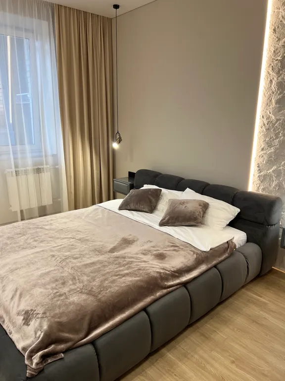 Люксовая 2-комнатная квартира с дизайнерским ремонтом