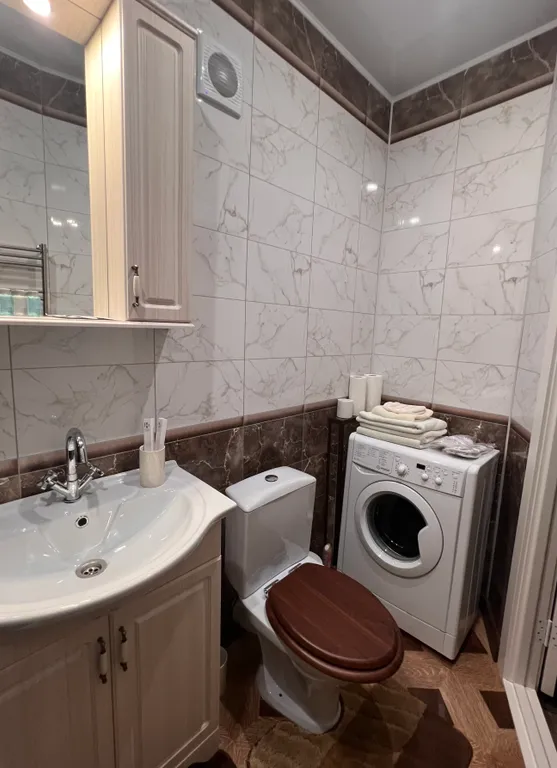 Квартира-студия в центре города с видом на Марьинский сквер