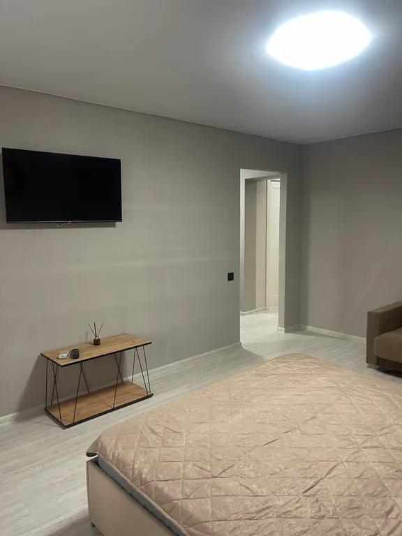 Квартира Комфортная трешка с красивым ремонтом — аренда посуточно в Каменск-Шахтинский