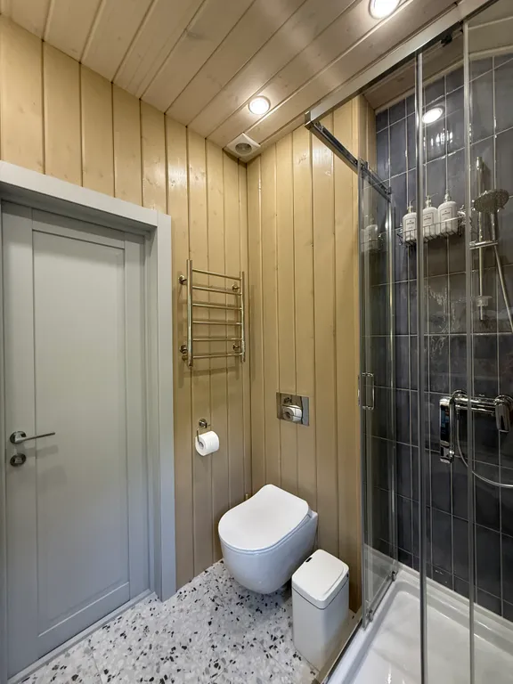 Дом Никольский с видом на главную достопримечательность