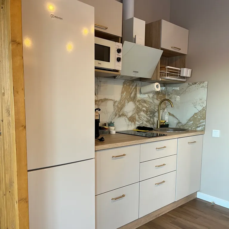 KIVI - уютный двухместный дом с видом на озеро и террасой в Карелии