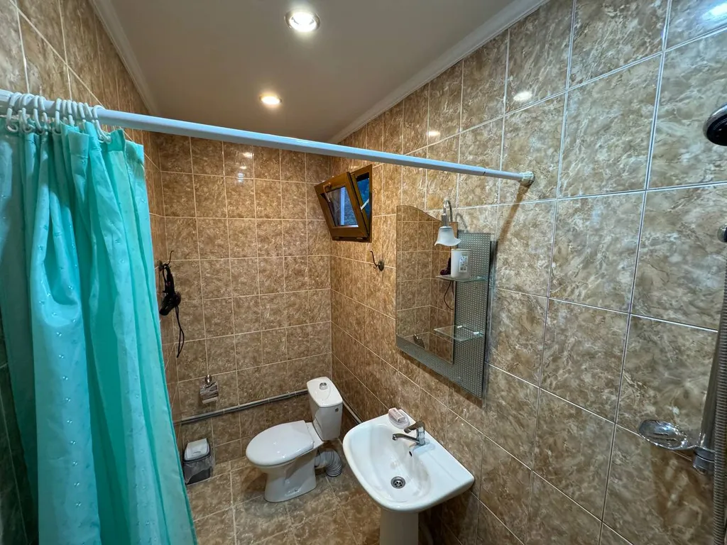 Коттедж Уютный второй этаж дома с отдельным входом и территорией во дворе — Сухум