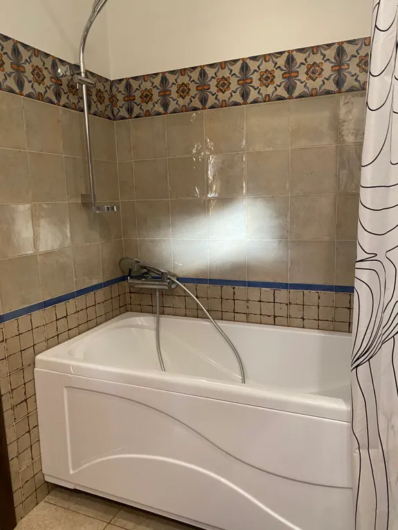 Домик с баней и террасой рядом с фонтанами Петродворца