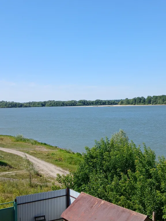 Домик у реки