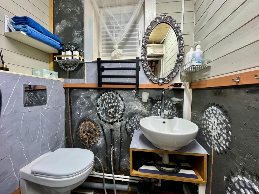 Уютный дом с гусями