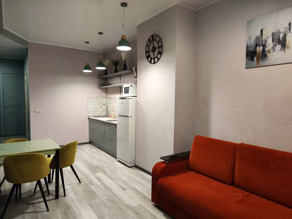 Однокомнатная квартира студия с отдельной спальней