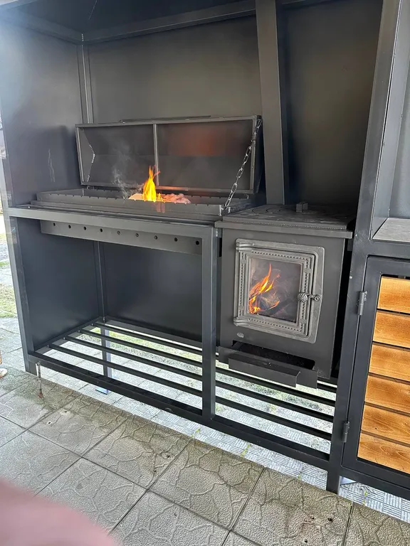 Усадьба Силичи с видом на гору