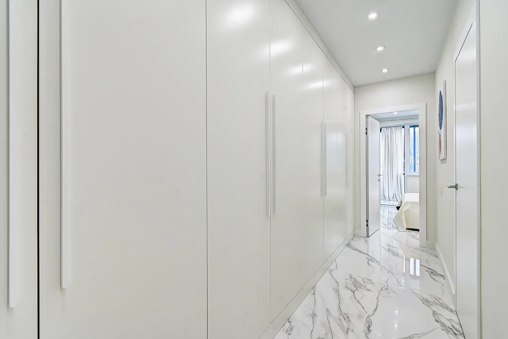 Квартира Квартира Двухкомнатная с 2 санузлами, проектором на балконе, бассейном на территории — Адлер