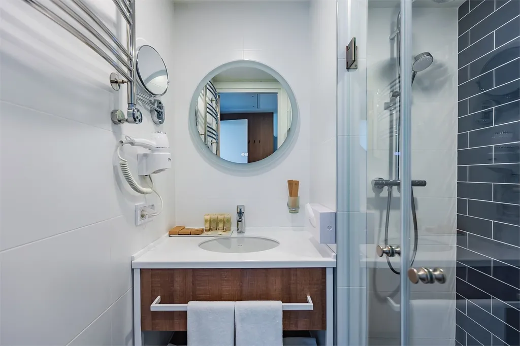 Студия с французским балконом и видом на внутренний двор