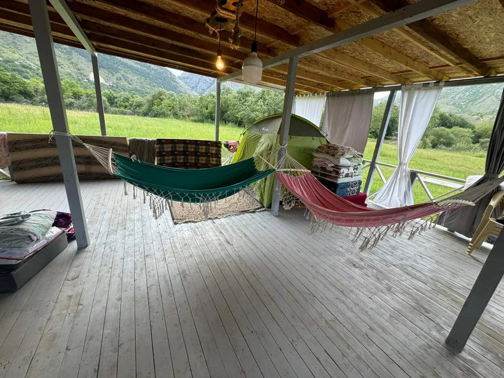 Коттедж Дом с террасой у озера — Салта