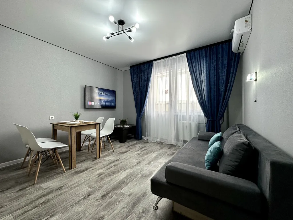 Квартира на Юркина 10