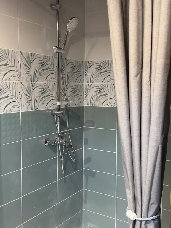 Дом с видом на лес рядом с горной рекой