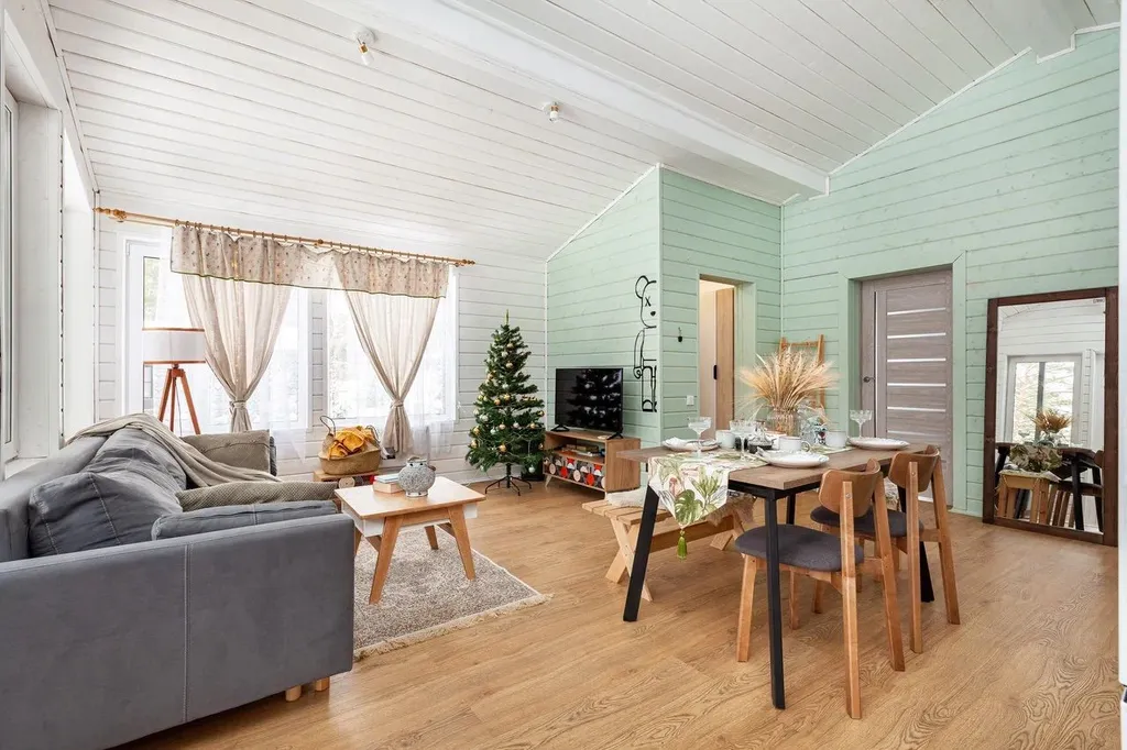 Современный дом с баней в лесу