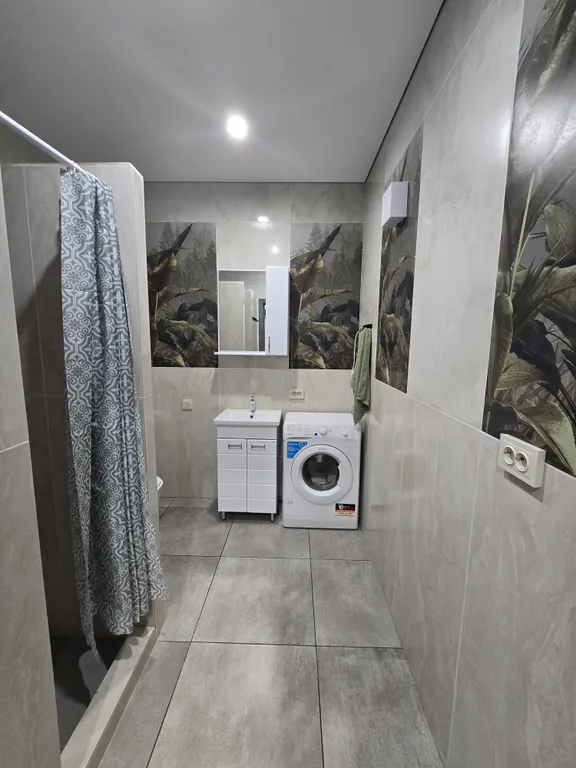 Новый двухэтажный коттедж недалеко от городского пляжа