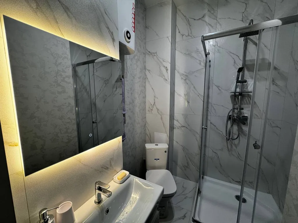 Новая укомплектованная квартира в самом центре