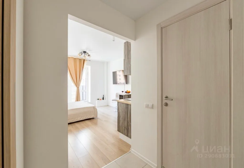 Стильная студия с балконом у метро