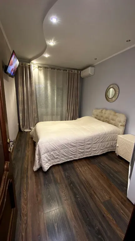 Идеальный для компании, 3 спальни и зал- студия и балкон до 6 гостей+