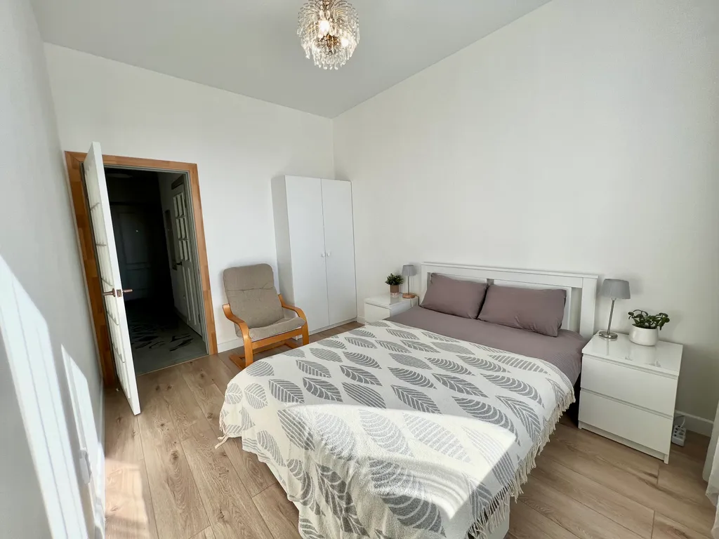 Солнечная квартира у озера рядом с новой набережной