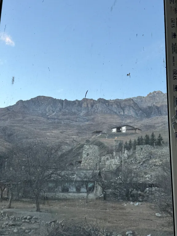 Большой загородный дом с бассейном, баней и рекой