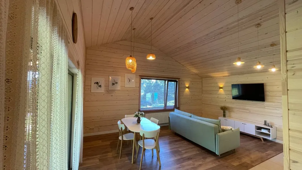 Уютный дом с видом на реку