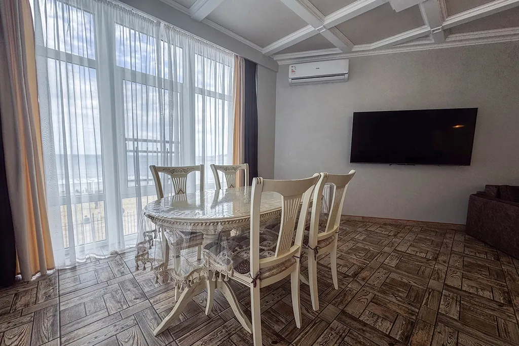 Апартаменты у моря с большой террасой и видом на рассвет