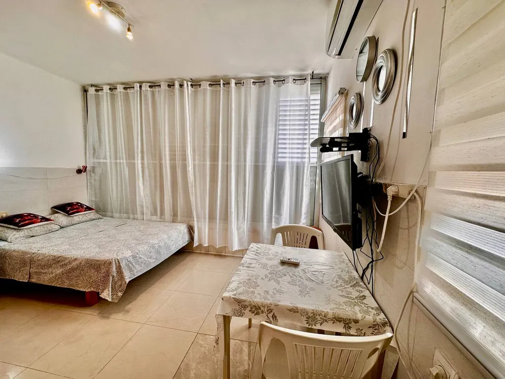 Новая эксклюзивная студия у моря в доме с лифтом