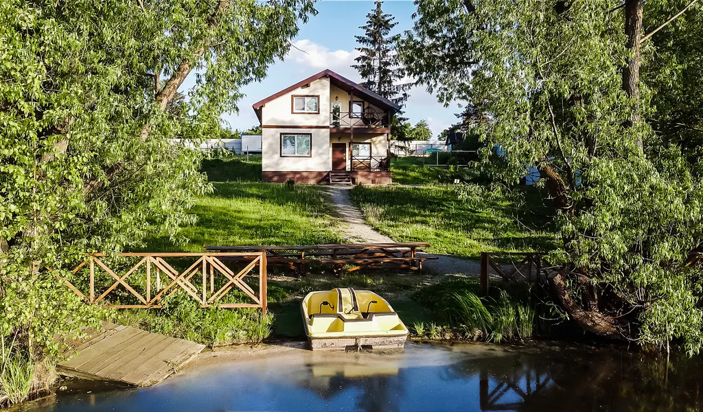 Дом у озера с сауной и банным чаном