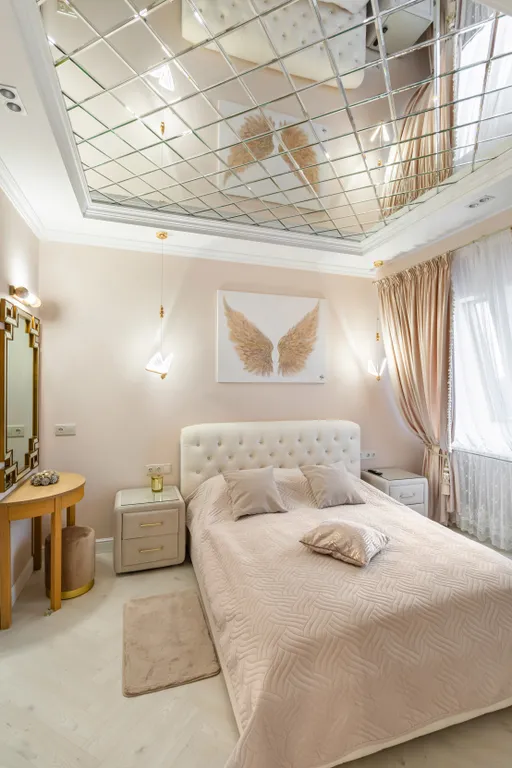 Золотая бухта с видом на реку