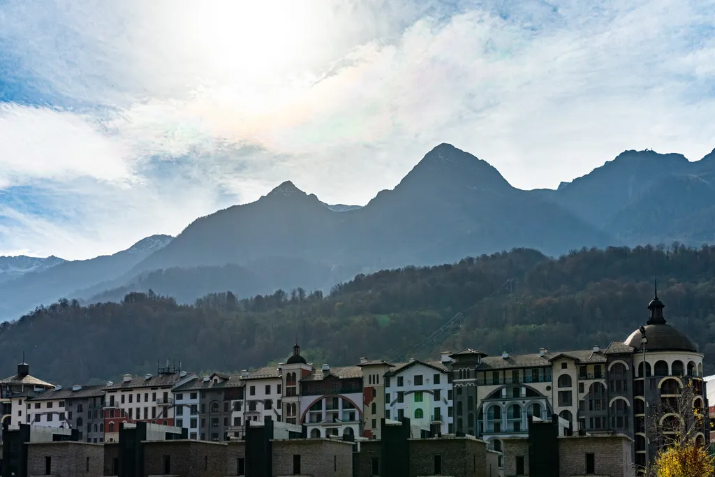 Просторная студия с балконом и видом на горы