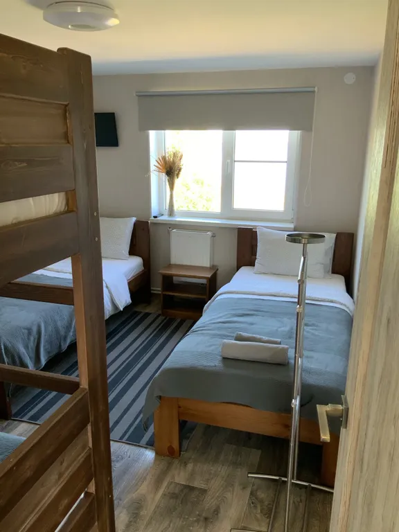 Дом с баней на берегу озера, в черте города