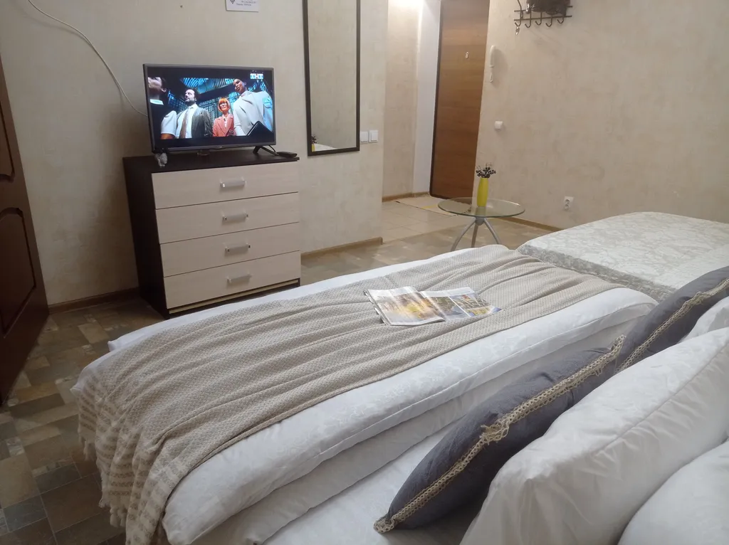 Просторная студия с двумя кроватями