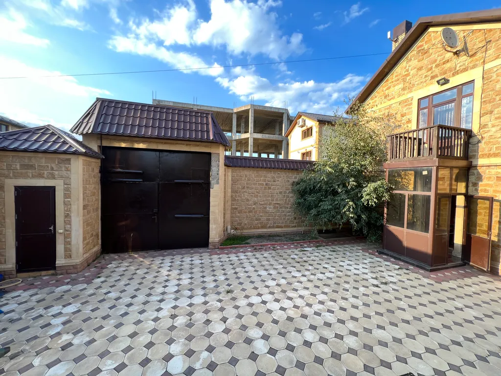 Большой дом в 10 метрах от моря