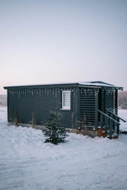 Дом с видом на закат, поле и лес