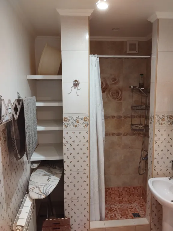 Коттедж Квартира с отдельным входом на ровном месте — Ялта