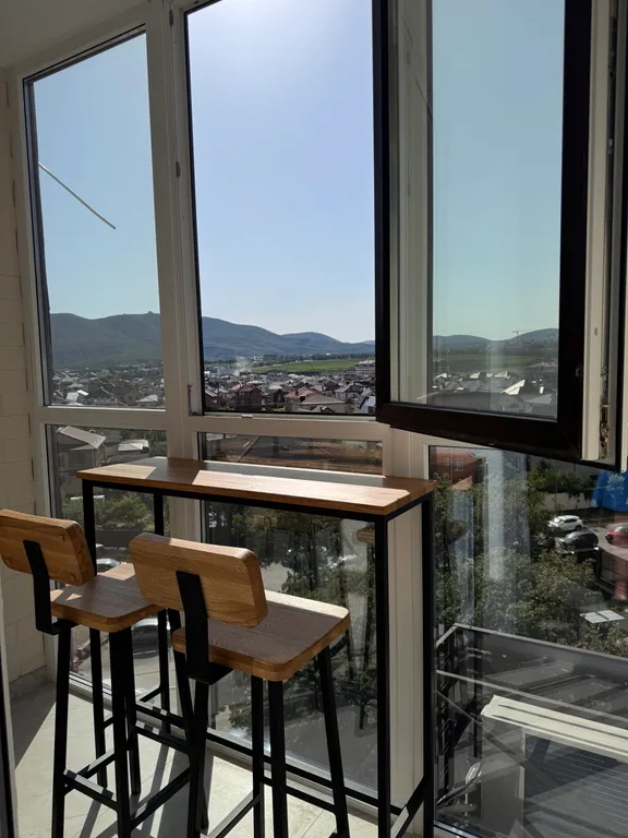 Двухкомнатная квартира с видом на море и горы