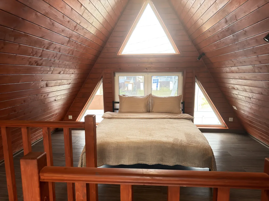 Уютный домик А-Фрейм с террасой и мангальной зоной