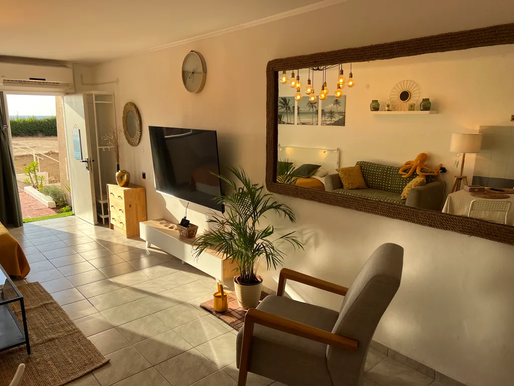 GW014 Студия с бассейном с видом на море (Gugel Waves Nahariya)