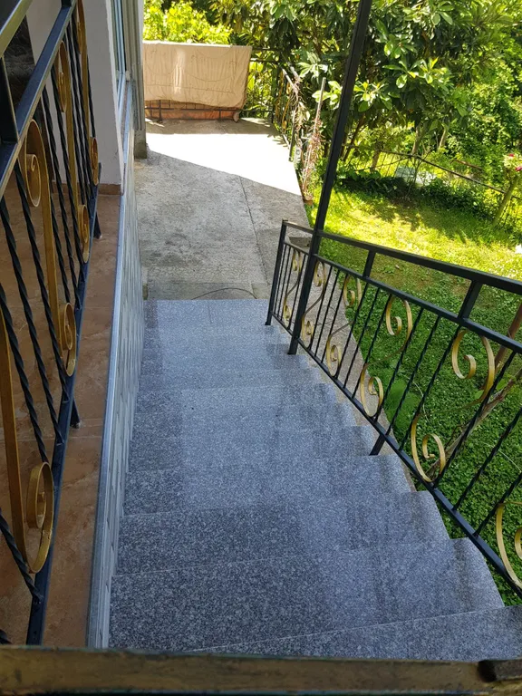 Коттедж 2-комнатный Дом — Батуми