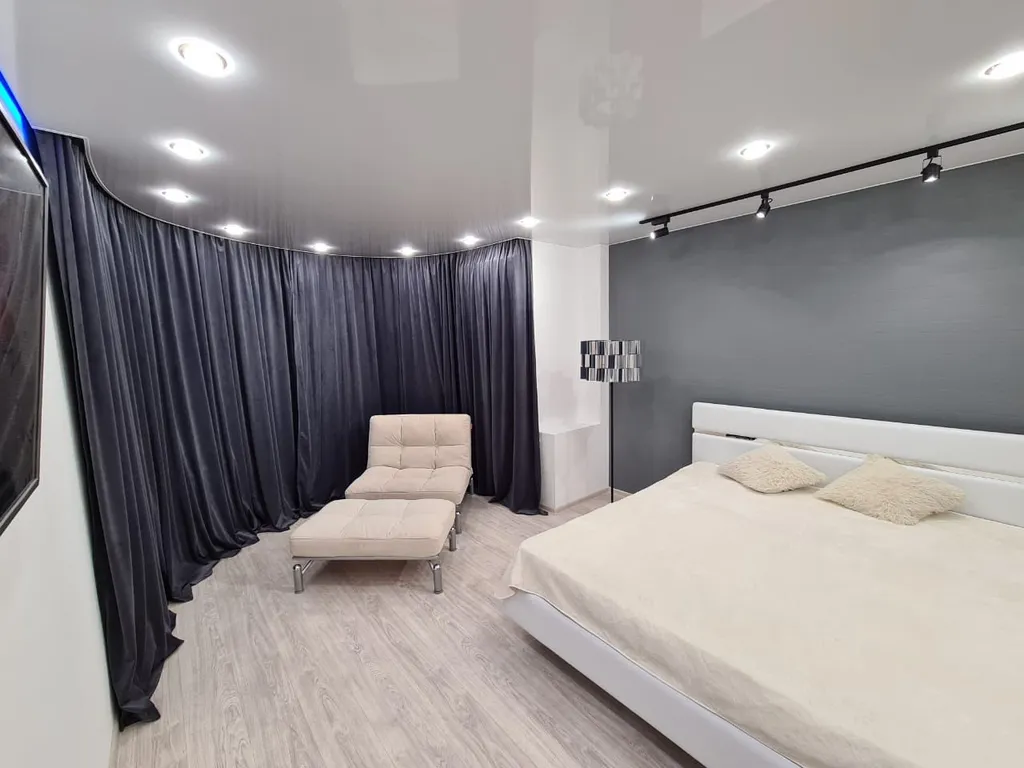 Уютная квартира с панорамными окнами и джакузи