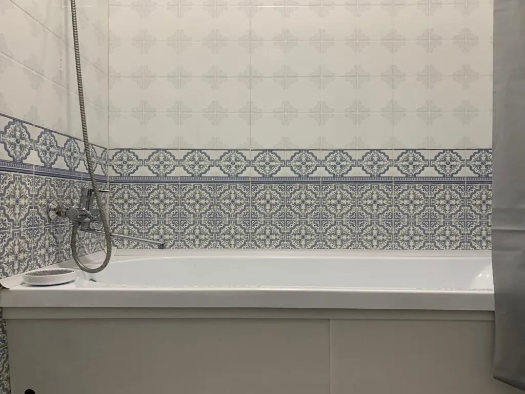 Студия Көктем с национальным колоритом и  видом на город