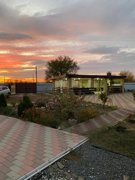 Домик у озера