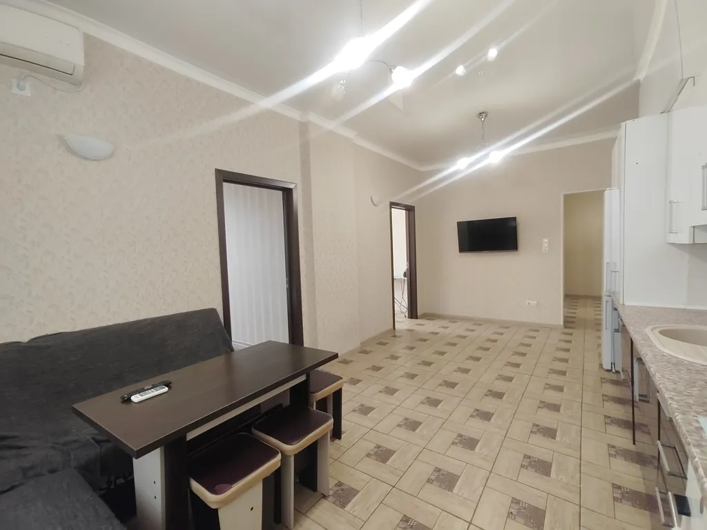 Квартира Жильё у моря. 2-комнатная квартира в центре — Геленджик