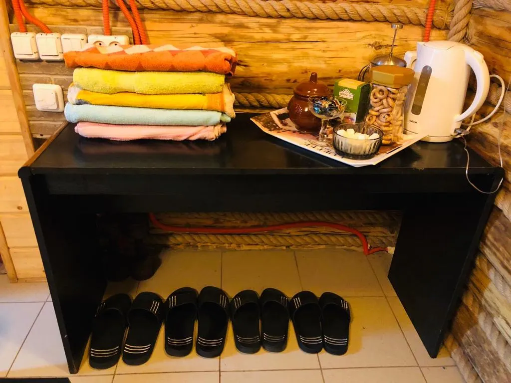 Домик в соснах с баней